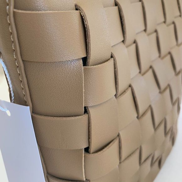 Basket Weave Bucket Bag/ Handbag in Mocha Chino Color - NWT - Picture 8 of 13